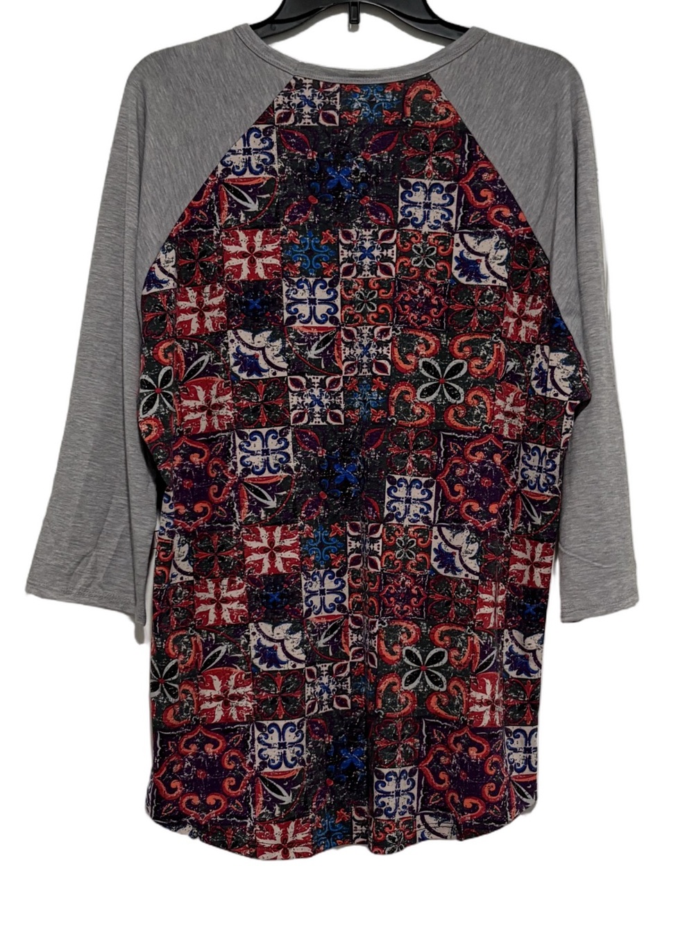 LuLaRoe NWT Gray Raglan with Multicolor Tile Print - Picture 2 of 4